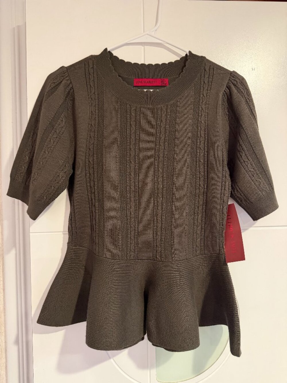 Love Scarlett Women’s Knit Peplum Top Olive Green Size M – NWT